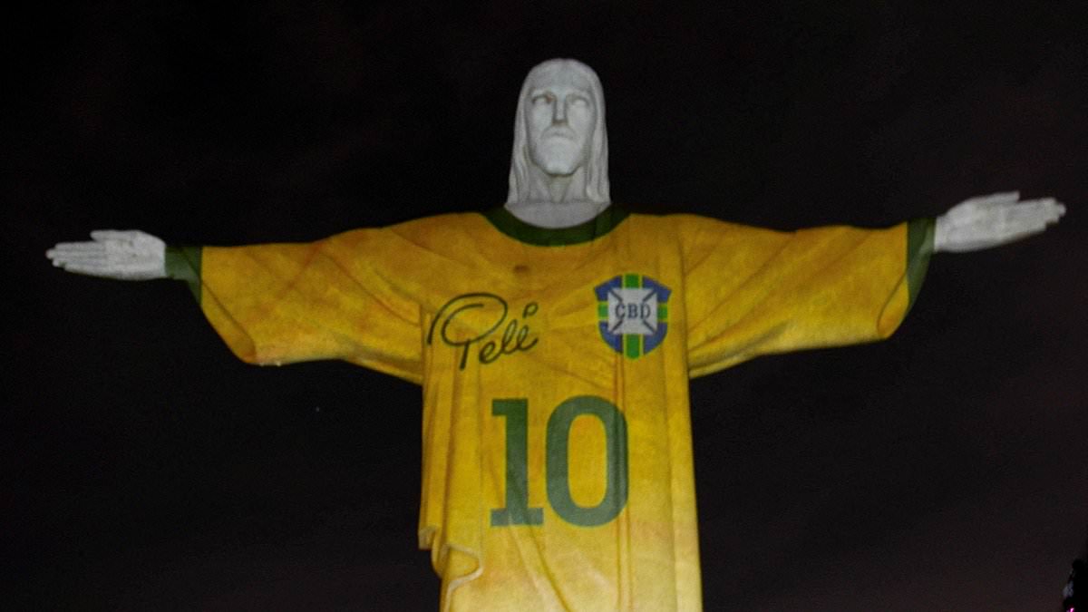 Brazil pay tribute to Pele on the one-year anniversary of his death by projecting his shirt ontoRio de Janeiro’s Christ the Redeemer statue [Video]