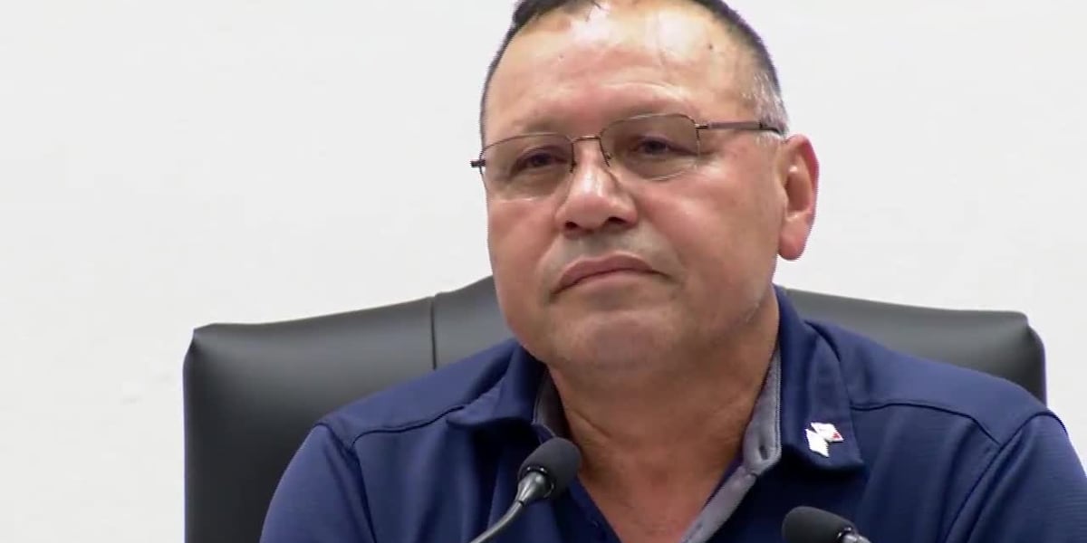 Uvalde families say they are frustrated with city report on school massacre [Video]