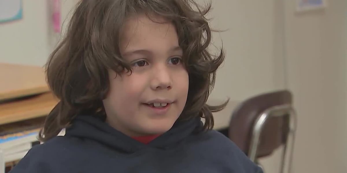 Boy, 7, honored after helping pregnant teacher suffering medical emergency [Video]