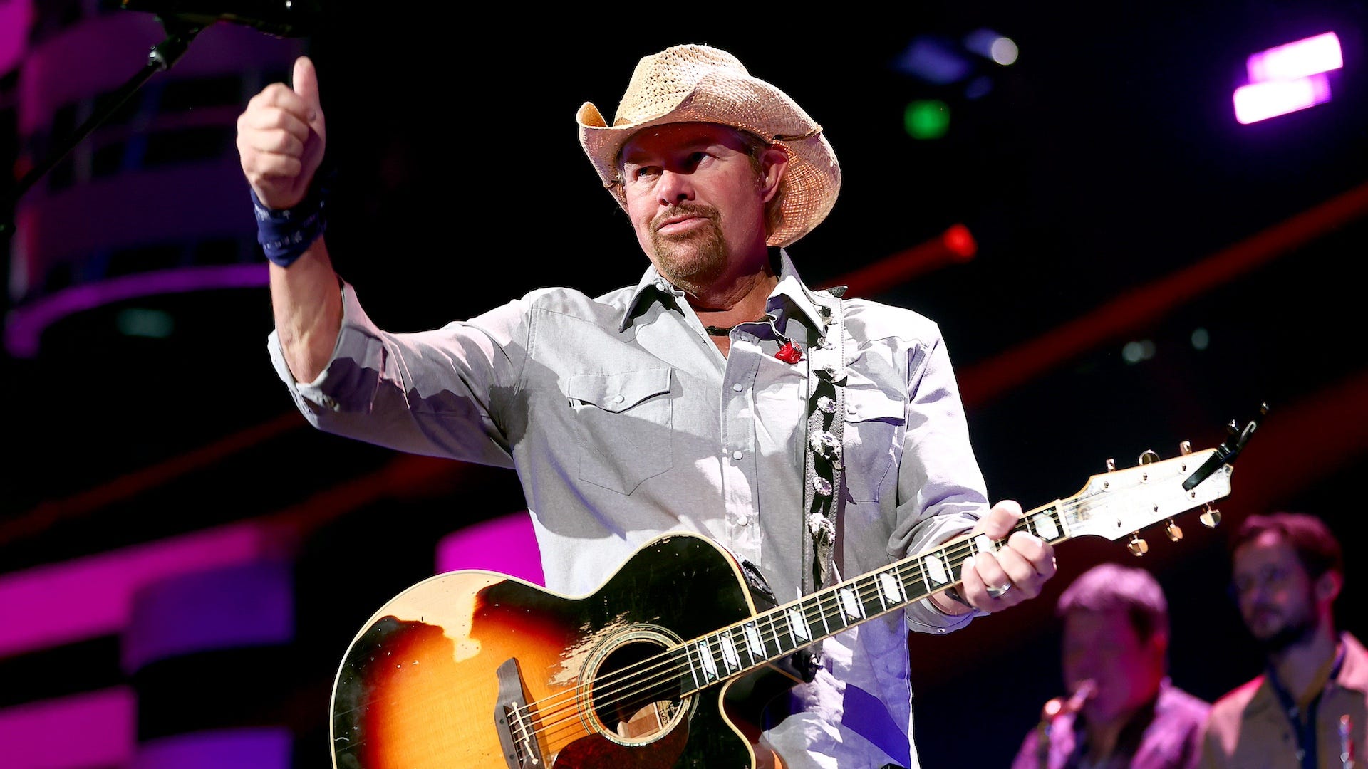 Lainey Wilson, Brooks & Dunn, more to tribute Toby Keith [Video]