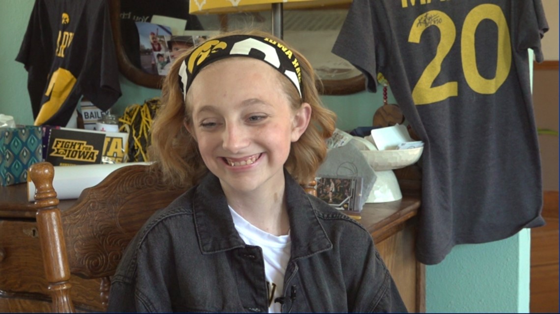 14-year-old Iowan battling cancer loves Hawkeyes basketball [Video]