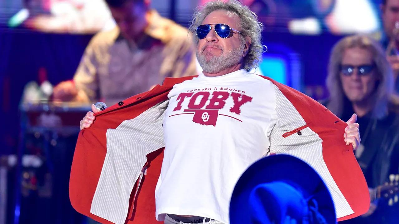CMT Music Awards honor Toby Keith with Sammy Hagar, Brooks & Dunn tributes [Video]