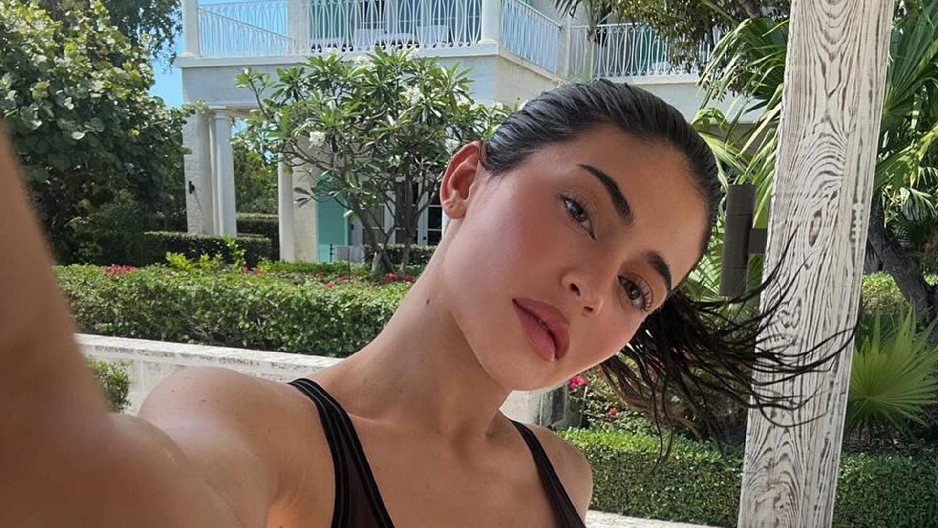 Kylie Jenner is ‘broke’ and ‘housepoor,’ fans claim as she promotes yogawear brand on Turks & Caicos vacation [Video]