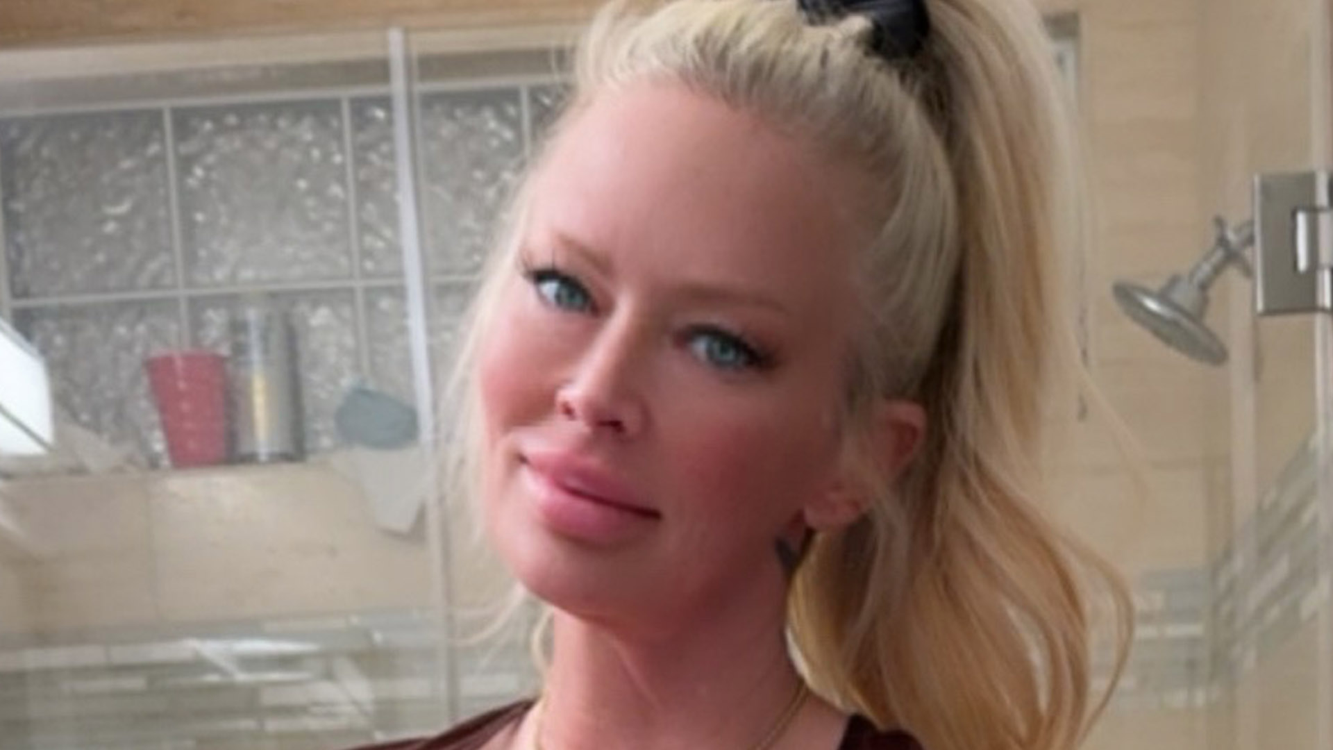 Jenna Jameson displays 100-lb weight loss in yellow crop top and leggings as she says ‘thick is cute’ [Video]