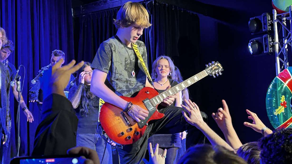 Young guitarist focuses on music while earning high school credits online [Video]