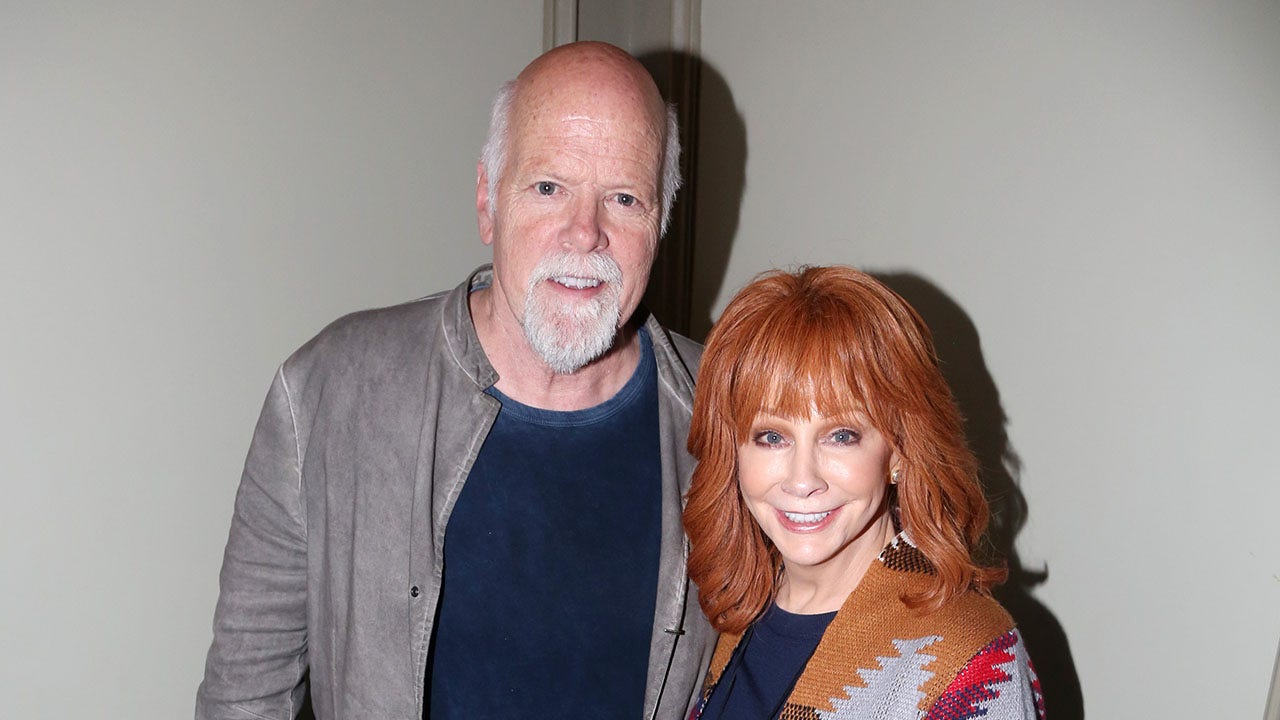 Reba McEntires ‘inseparable relationship with Rex Linn began ‘without ever touching’ [Video]