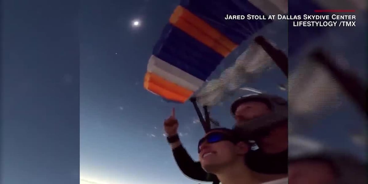 Dad and daughter skydives during eclipse [Video]