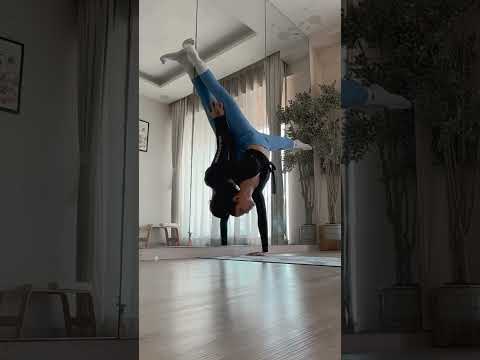 Actress Alaya F Doing Yoga ✨ [Video]
