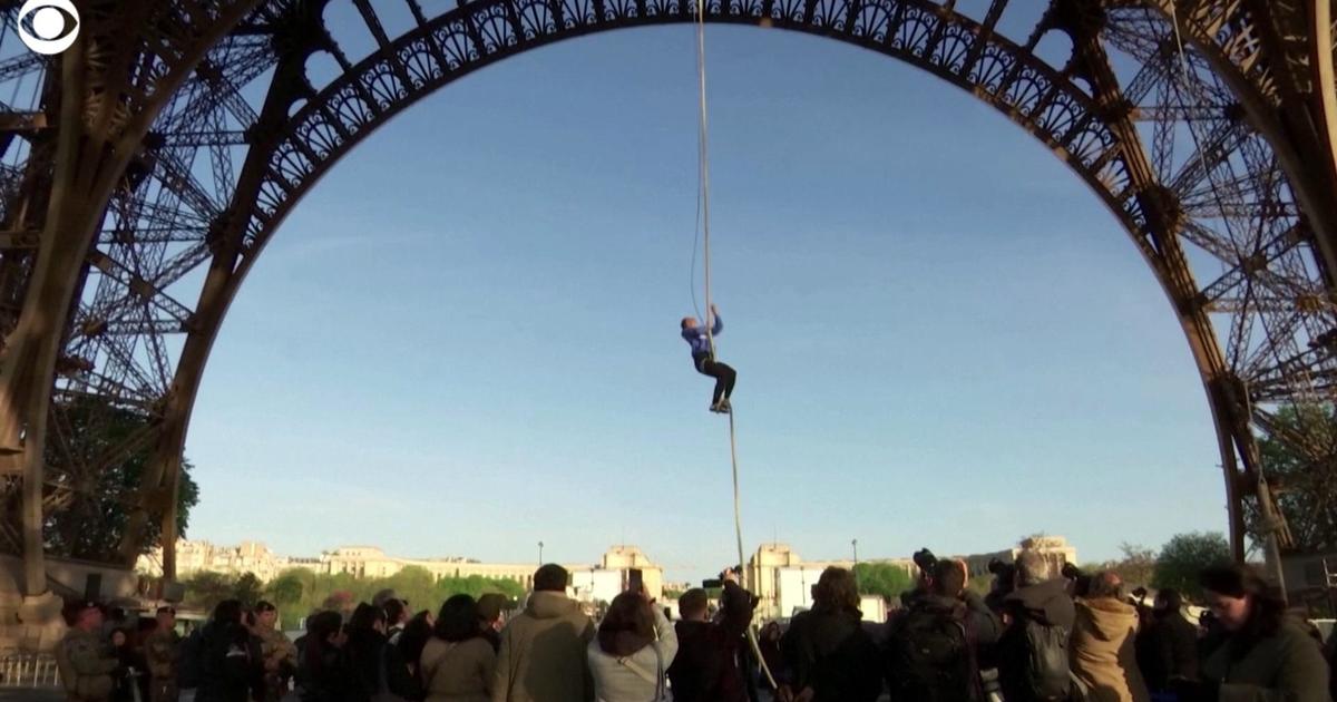 French athlete sets world record for rope climbing at Eiffel Tower [Video]