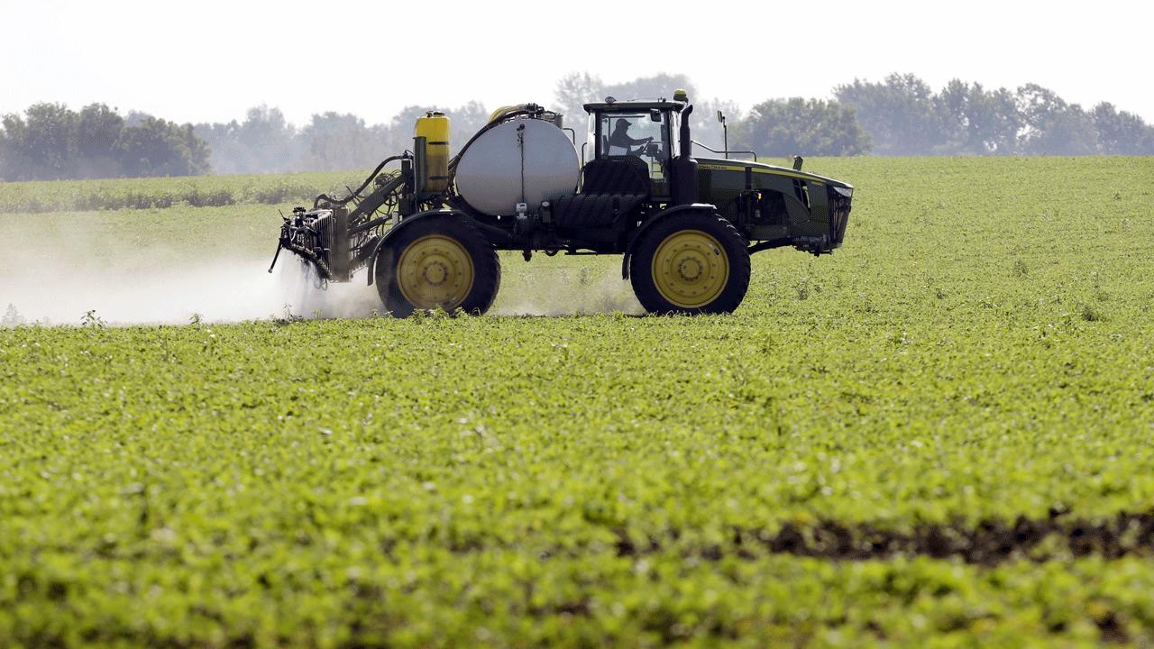 Weedkiller manufacturer seeks lawmakers’ help to squelch claims it failed to warn about cancer [Video]