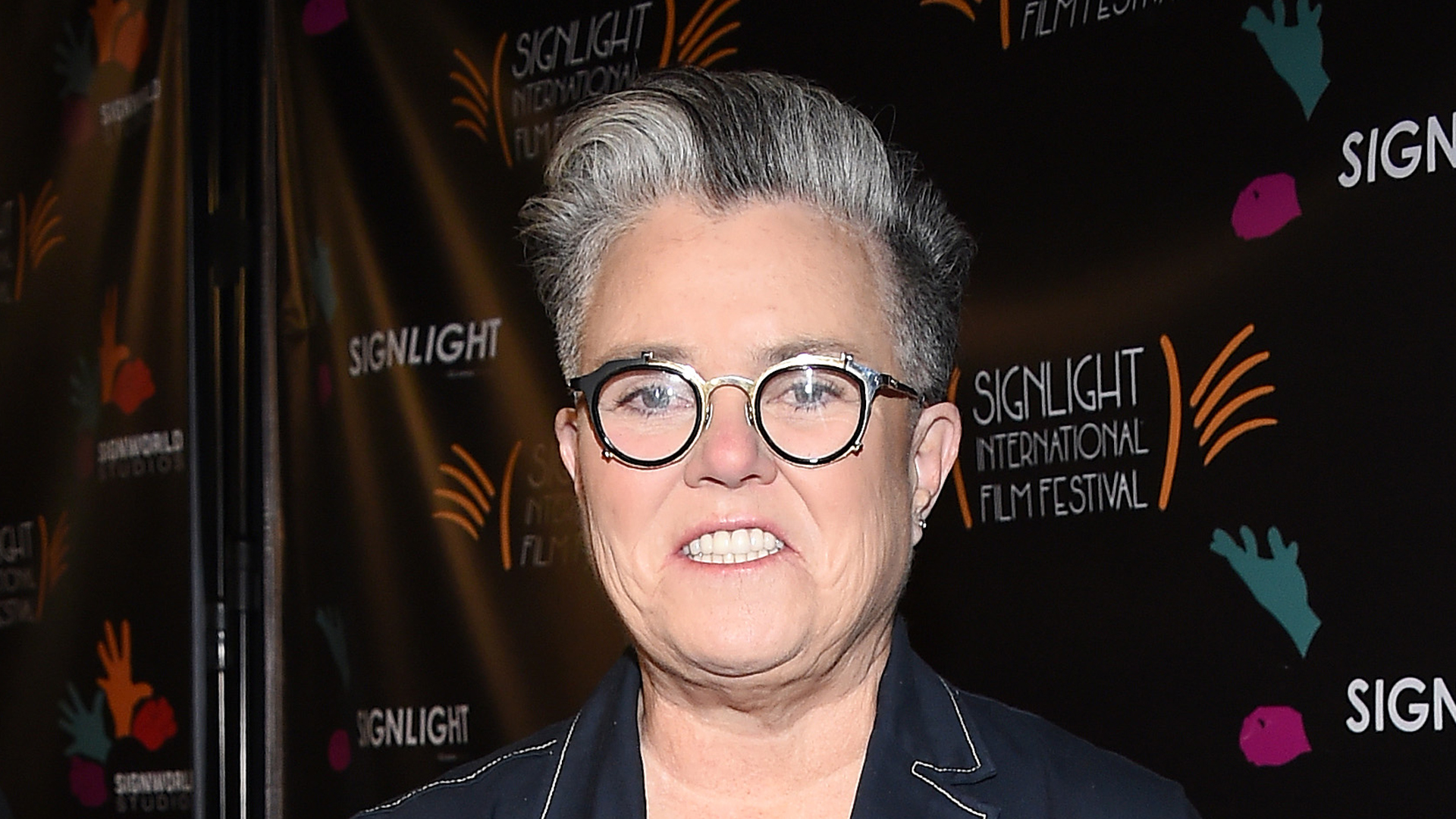 Rosie O’Donnell reveals 75-lb weight loss in denim blazer for public appearance at Los Angeles festival [Video]