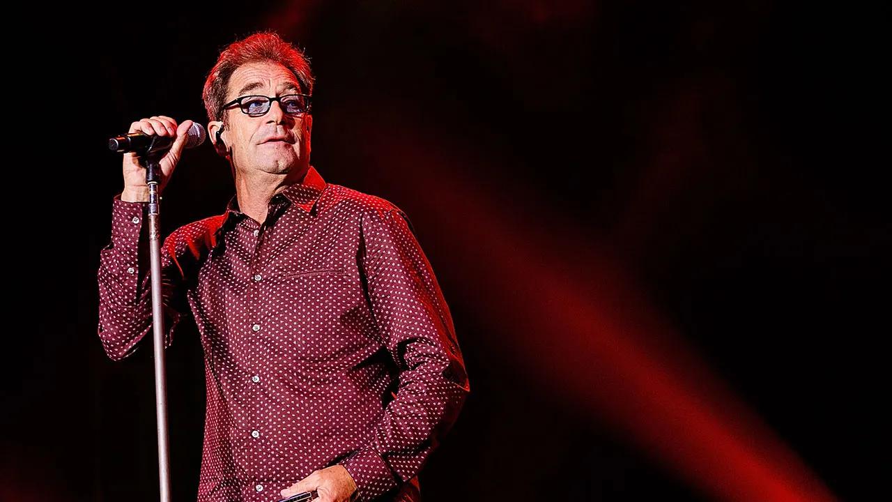 Huey Lewis not letting hearing loss define him, calls Broadway show his ‘salvation’ [Video]