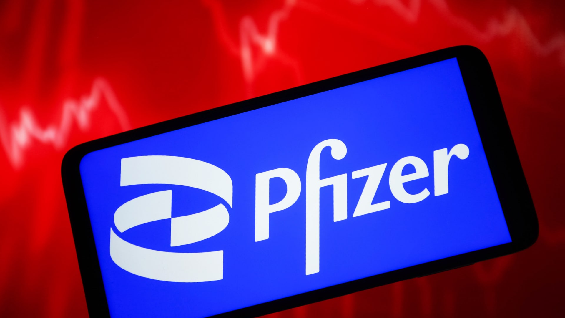 FDA approves Pfizer gene therapy Beqvez for treatment of hemophilia B [Video]