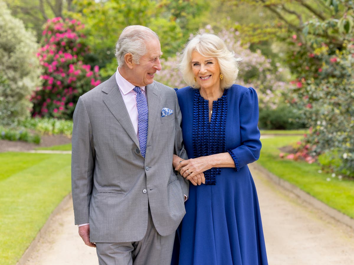 King Charles shares positive cancer news as Palace releases heartwarming photo with Camilla [Video]