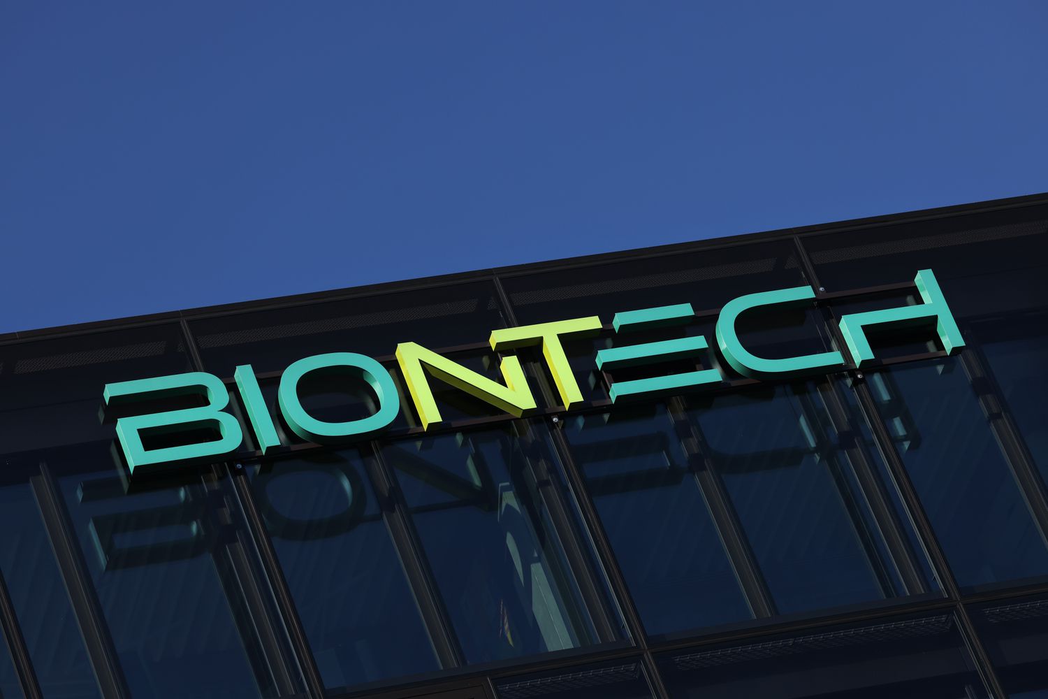BioNTech’s Outlook Gives Vaccine Maker a Shot in the Arm [Video]