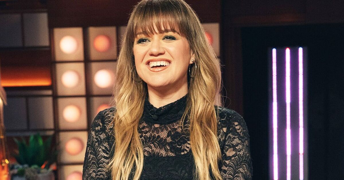 Kelly Clarkson finally addresses weight loss after fans speculated Ozempic use | Celebrity News | Showbiz & TV [Video]