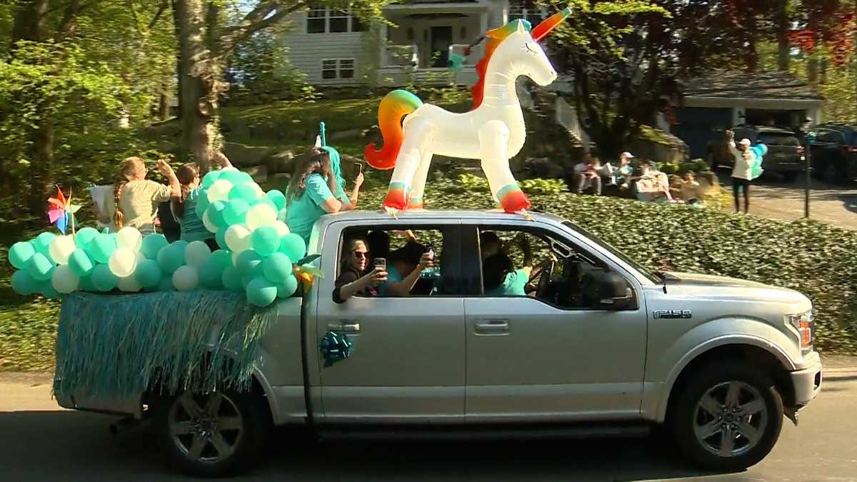 Massachusetts community holds parade for young cancer patient [Video]