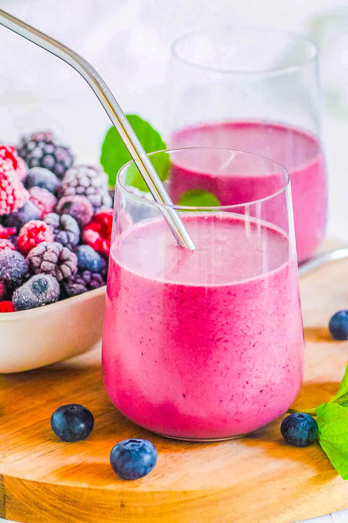 Mixed Berry Smoothie Without Yogurt [Video]