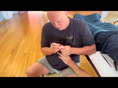 Raynor hand reflexology massage using massage tools. Part 3 Brandon massaging Robin. [Video]
