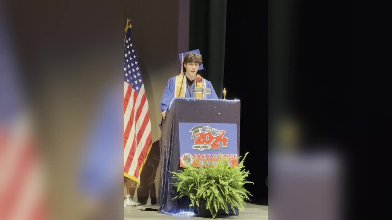 Valedictorian gives powerful speech hours after dad’s funeral [Video]