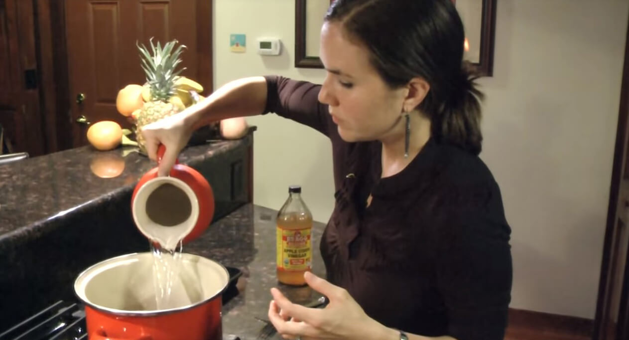 How to Make Chicken Stock From Scratch [Video]