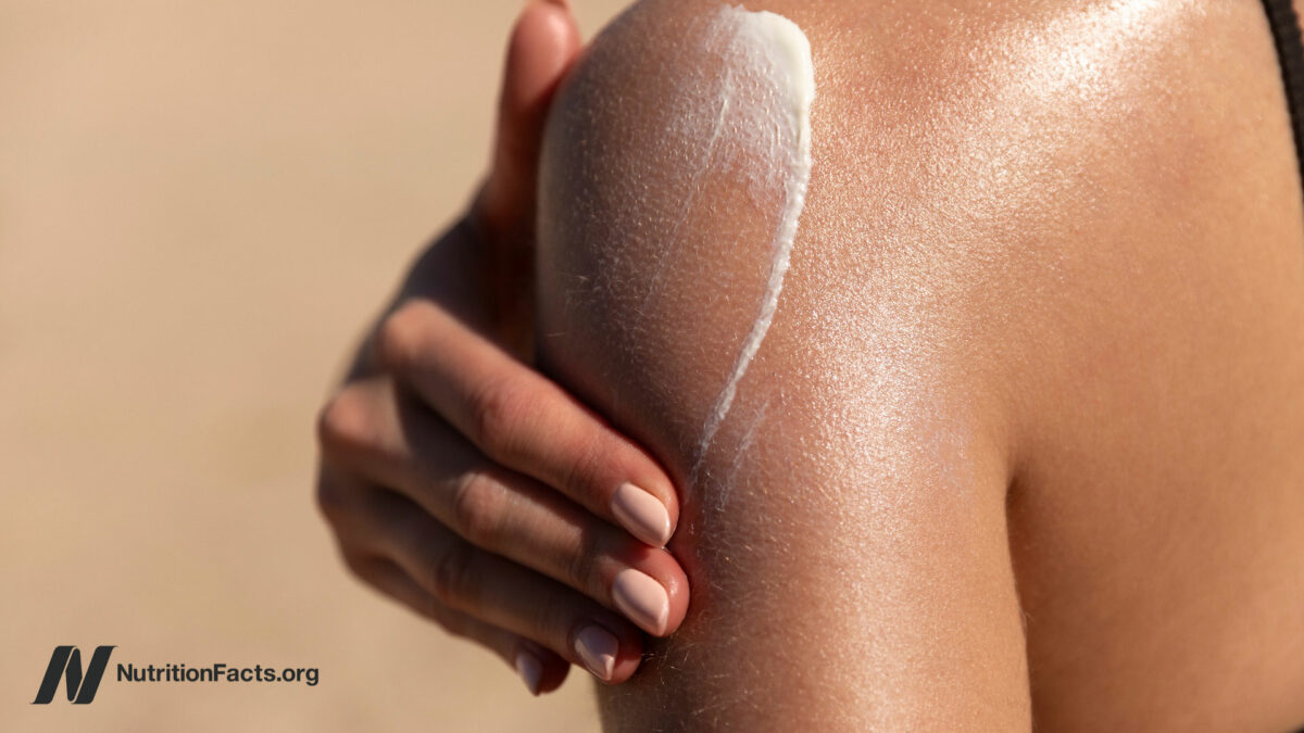 Does Sunscreen Cause or Prevent Skin Cancer? [Video]