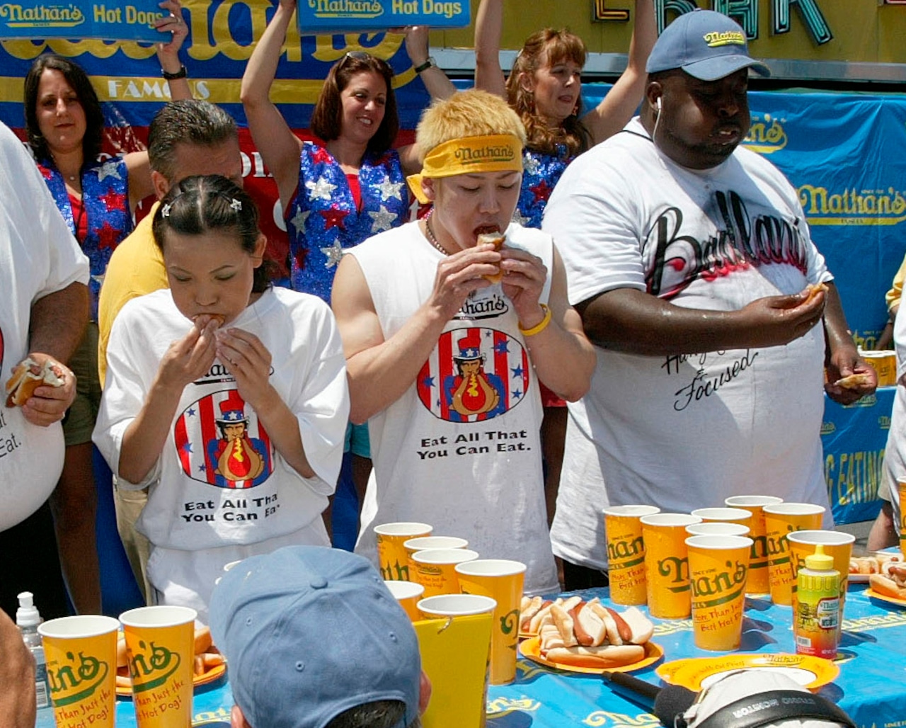 World-famous competitive eater retires due to health [Video]