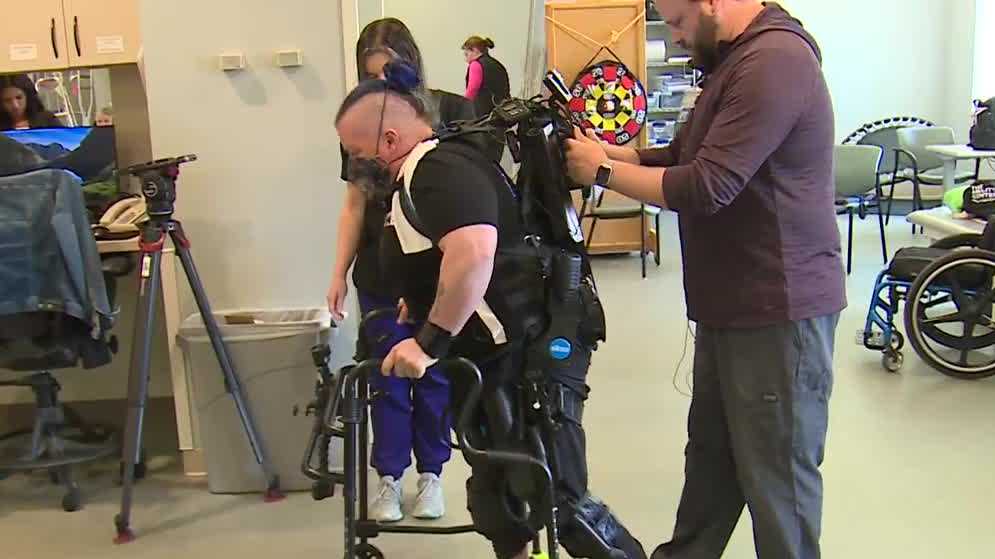 Paralyzed Milwaukee patient takes steps [Video]