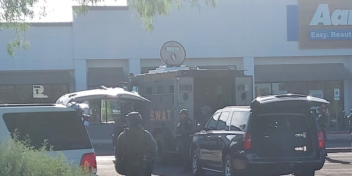 Possibly armed man taken into custody at Tucson shopping center [Video]