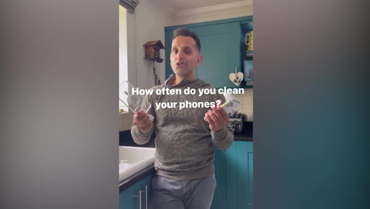Doctor reveals how often you should clean your mobile phone | Lifestyle [Video]