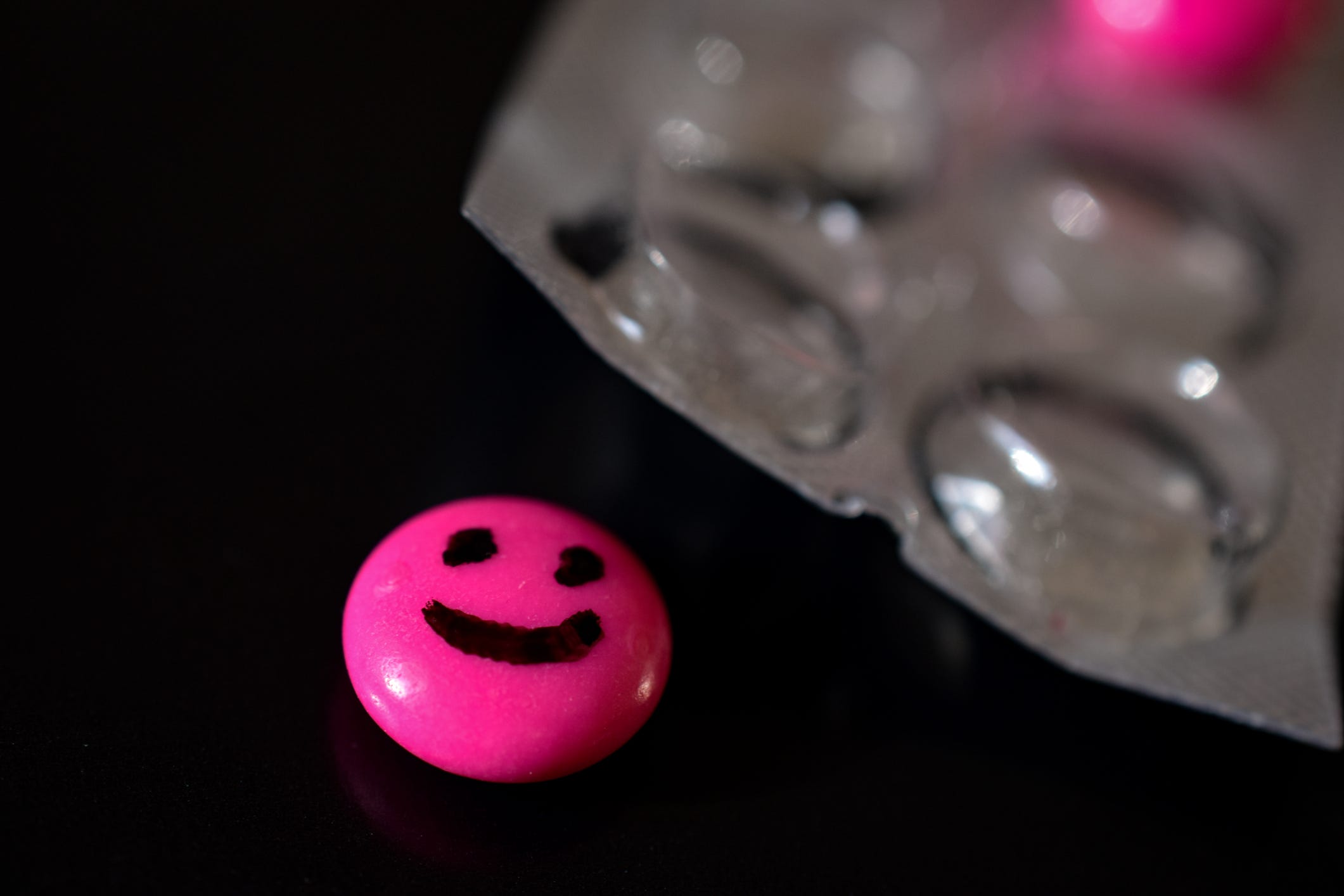 The first MDMA-based PTSD treatment is rejected by FDA panel [Video]