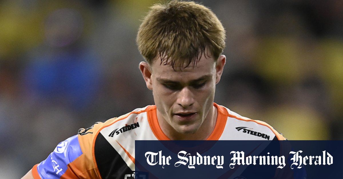Wests Tigers offer rookie sensation Lachlan Galvin extended deal to drop release request as Benji Marshall decides to rest 18-year-old playmaker [Video]