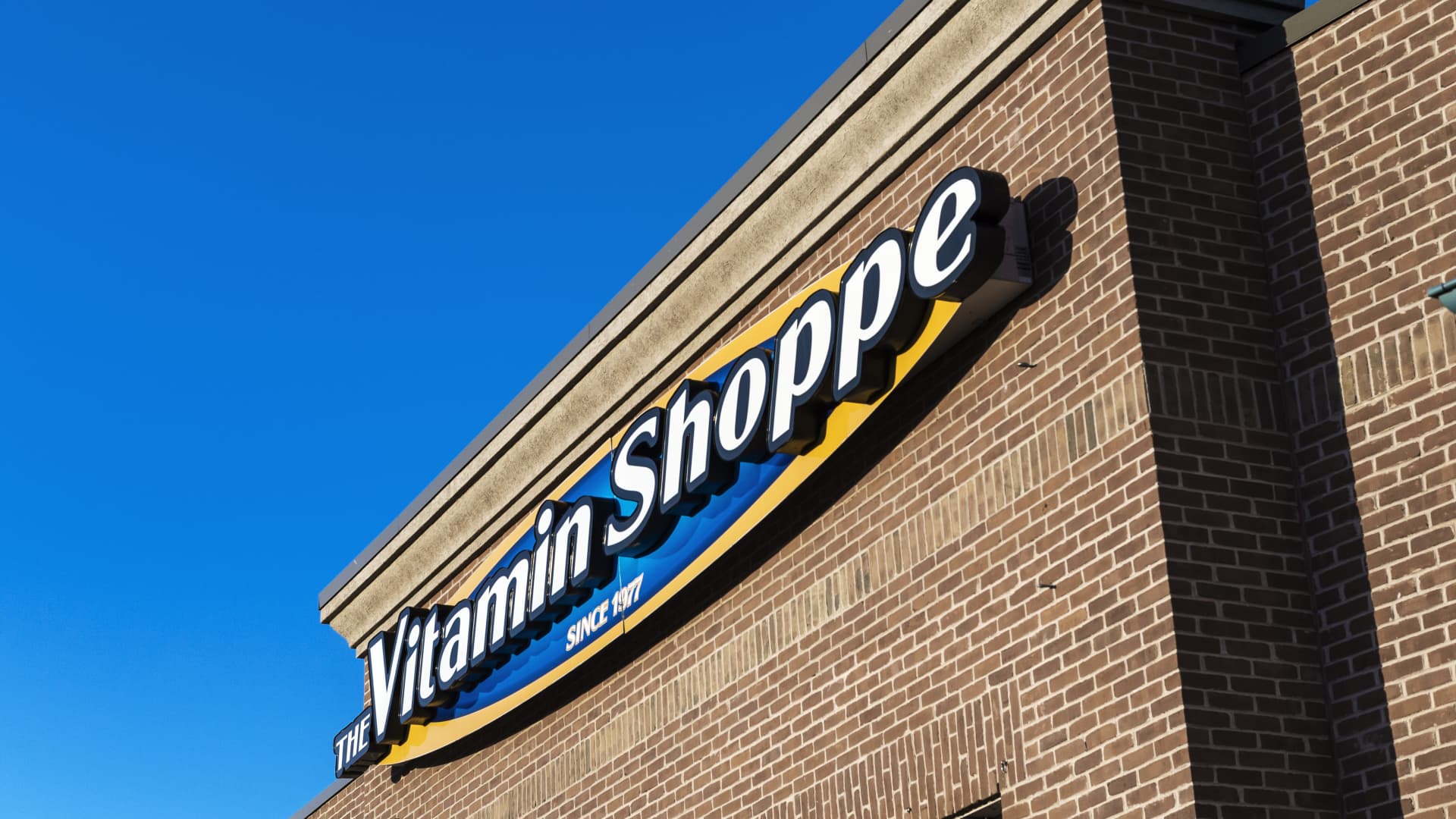 GLP-1 weight loss boom spurs protein sales, Vitamin Shoppe says [Video]