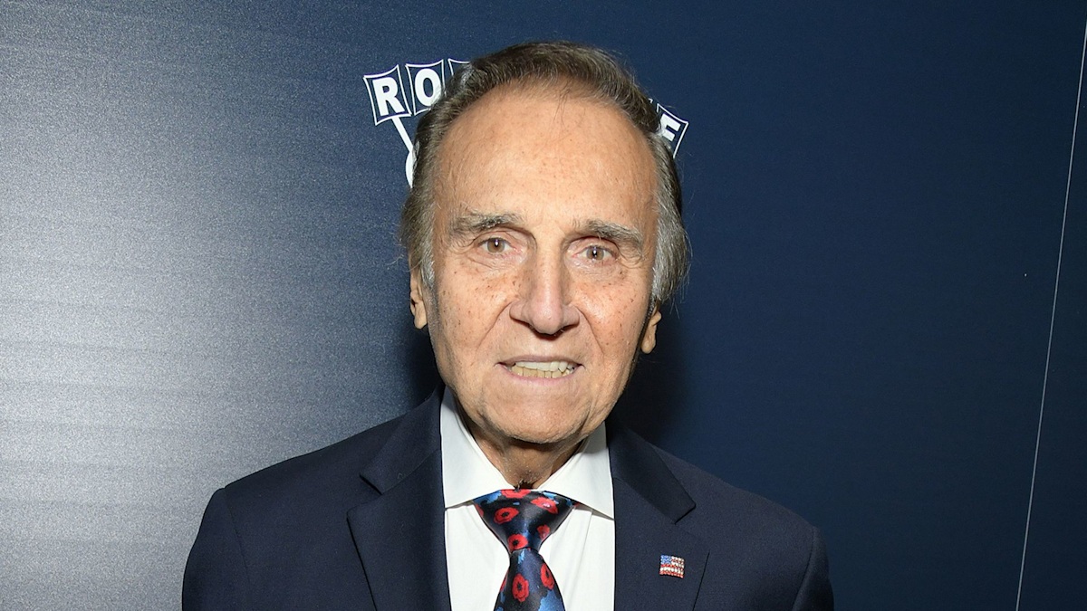 Tributes pour in as Law and Order star Tony Lo Bianco dies aged 87 [Video]