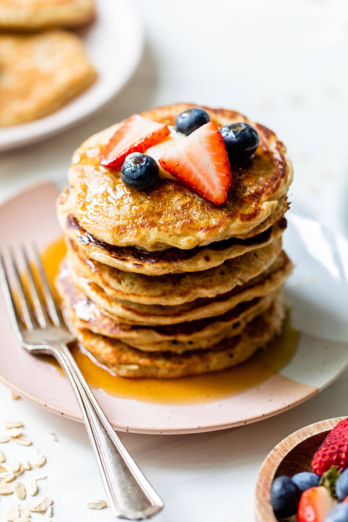 The BEST Oatmeal Pancakes  WellPlated.com [Video]