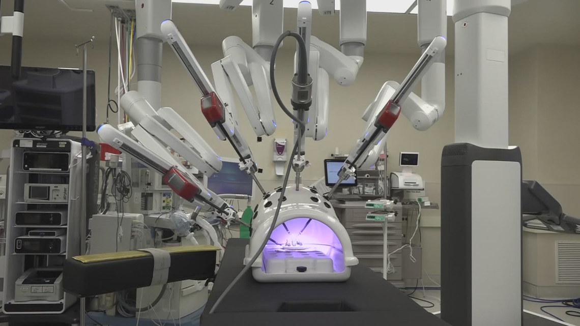 Robotic device lends helping ‘hand’ to surgeons at Bangor hospital [Video]