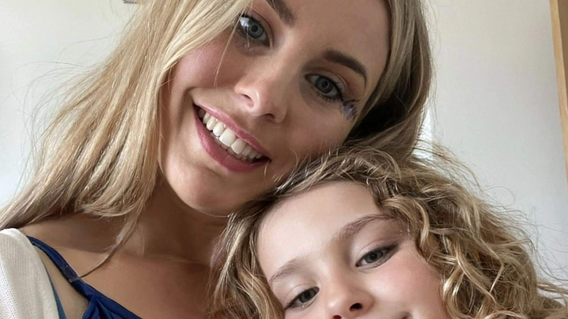 Mum who fears she won’t see her daughter grow up warns ‘don’t use body puffs in the shower’ after cancer diagnosis [Video]