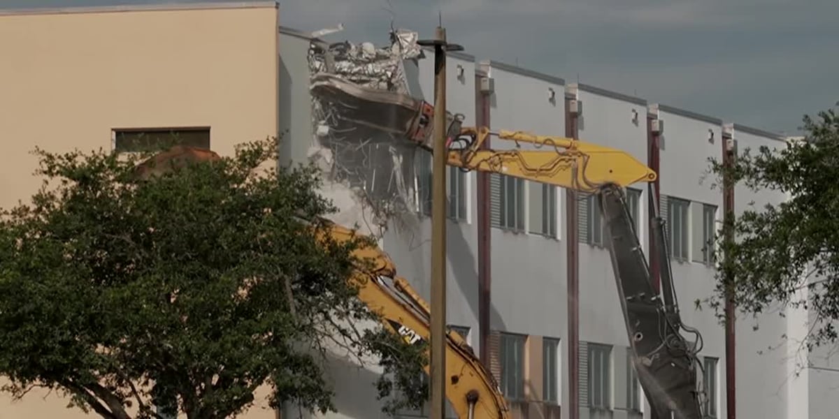 Demolition begins on site of Parkland school shooting [Video]
