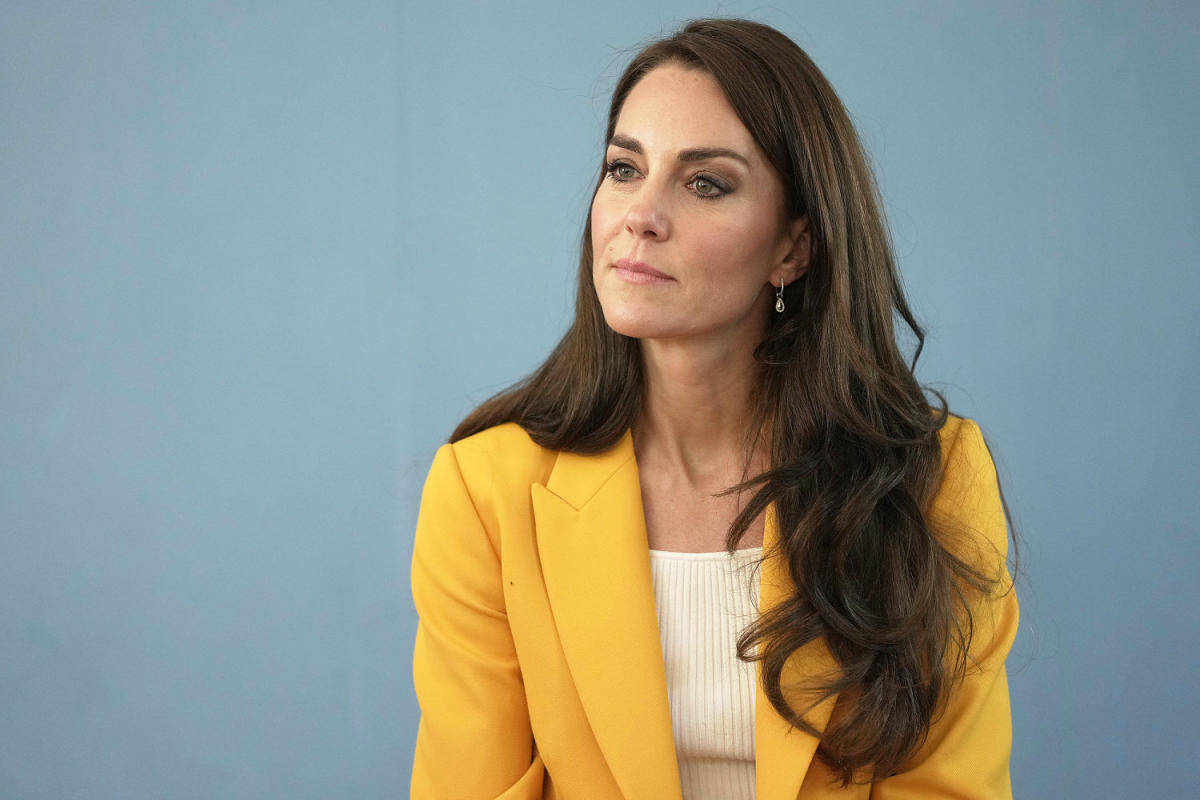 Kate Middleton shares new photo and opens up about cancer treatment for first time [Video]