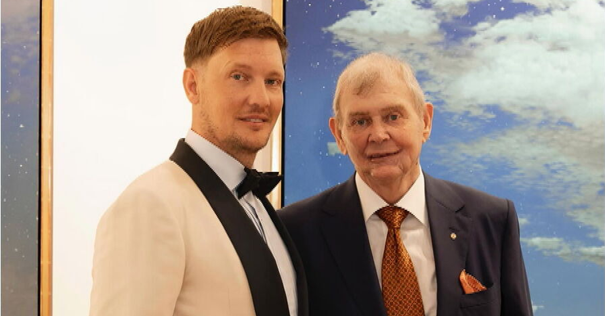 John Farnham in rare post-cancer pictures at son’s wedding [Video]