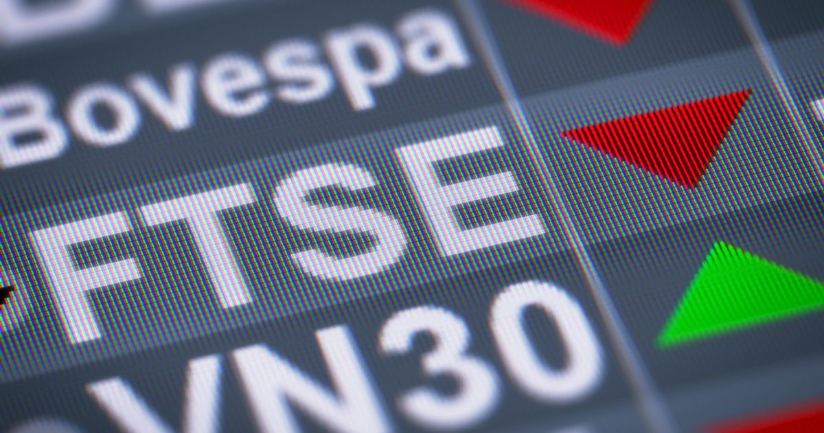 FTSE 100 retreats on mixed inflation data; AstraZeneca declines in early trade – Market Report [Video]