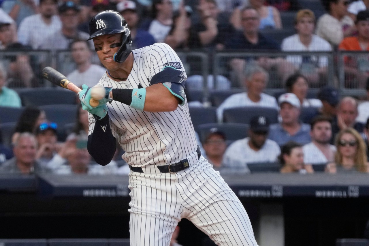 Yankees star Aaron Judge says scans negative for breaks after he was hit on hand by 94 mph pitch | KLRT [Video]
