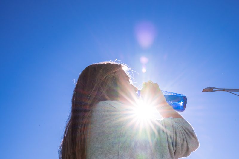 Warning signs, symptoms and tips: How to stay safe in the heat [Video]