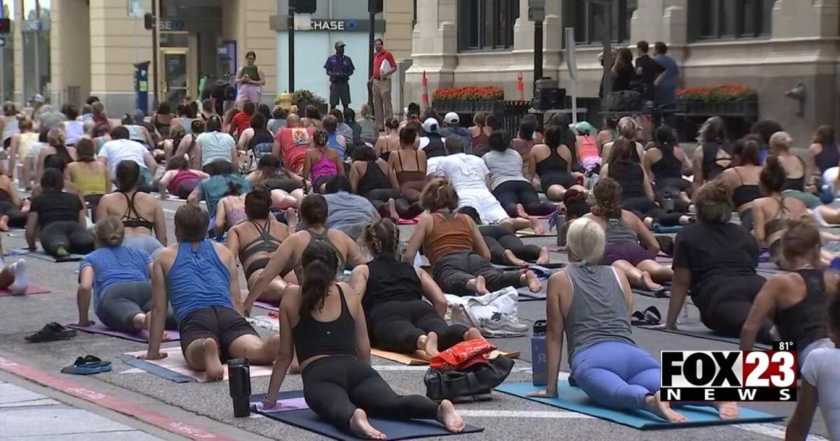 Video: Downtown Tulsa Partnership hosts summer solstice yoga event | News [Video]