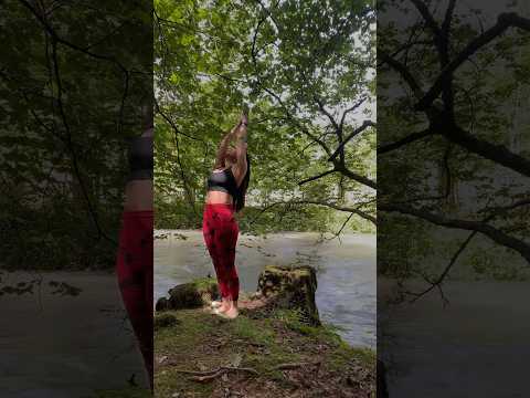 👌 #celinajaitley shares her #yoga video on