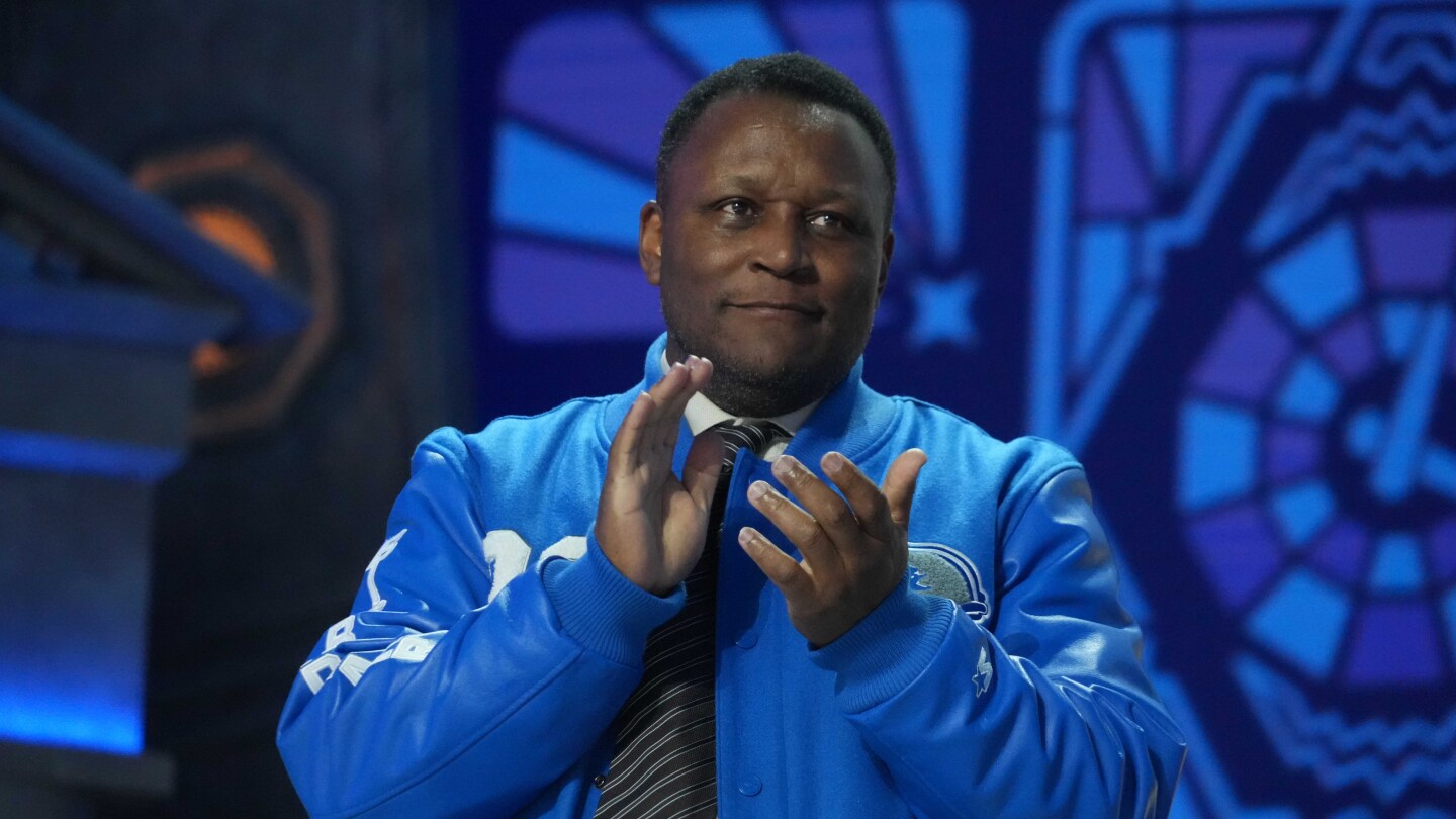 Barry Sanders announces a health scare over Father’s Day weekend [Video]