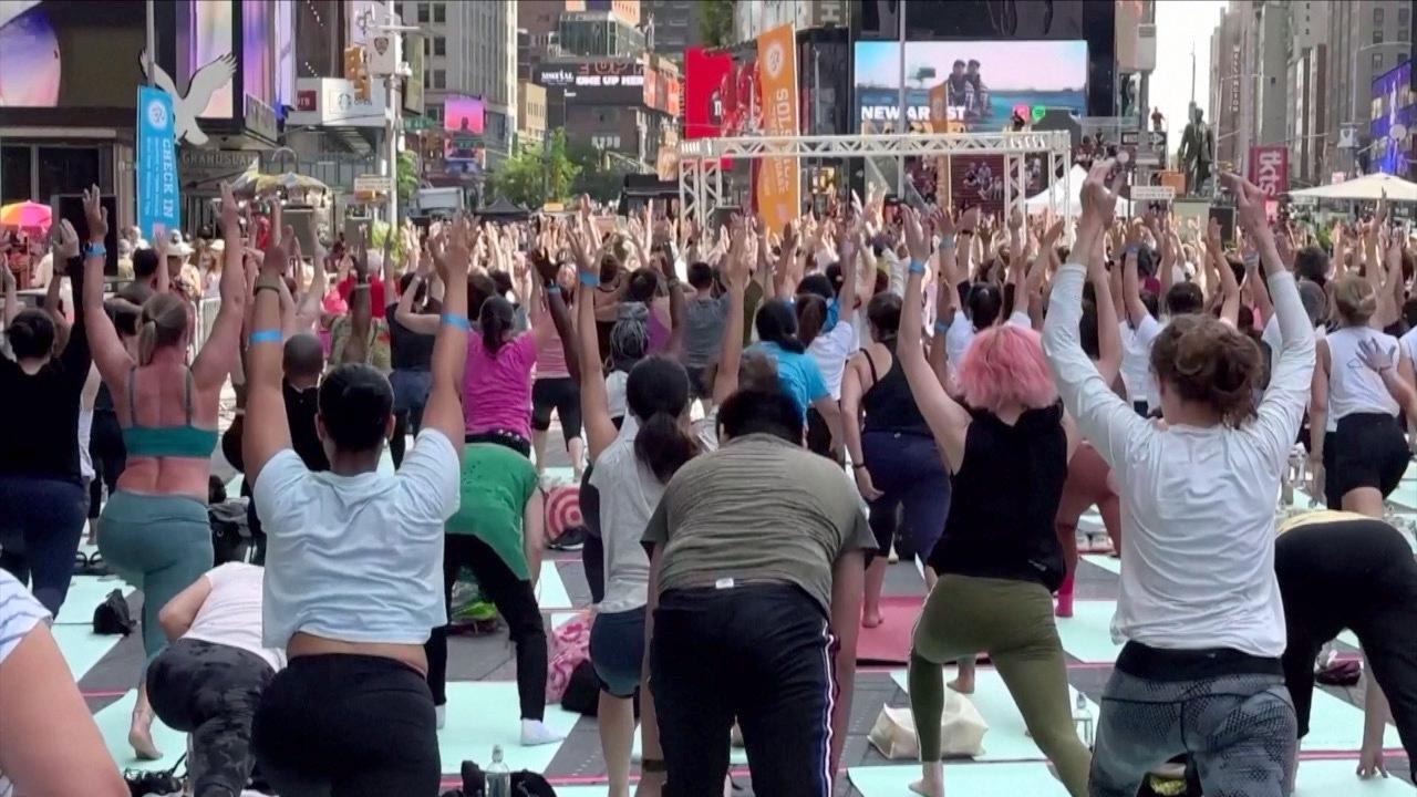 These Yogis Didnt Let Heat Stop Their [Video]