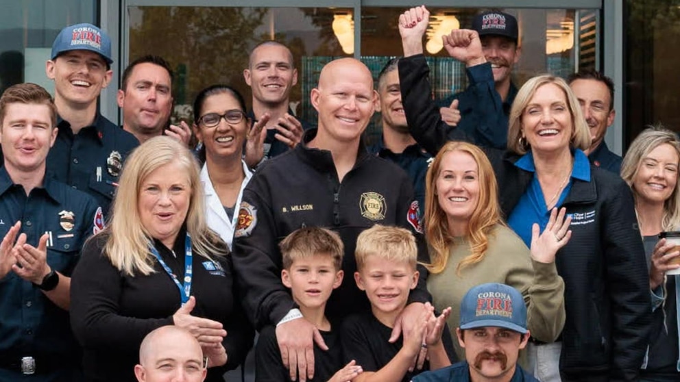 Video Firefighters surprise battalion chief before last chemotherapy treatment [Video]