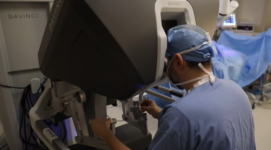 Robotic surgery milestone in mid-Michigan [Video]