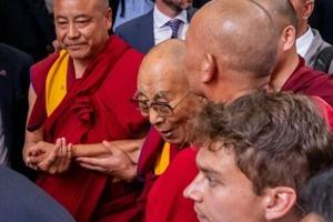 Dalai Lama arrives in US for knee surgery [Video]